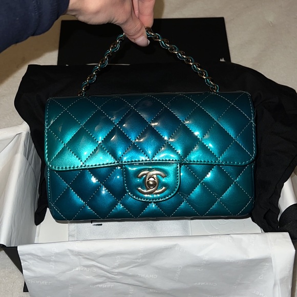 CHANEL MINI MERMAID PATENT FLAP - Picture 3 of 15